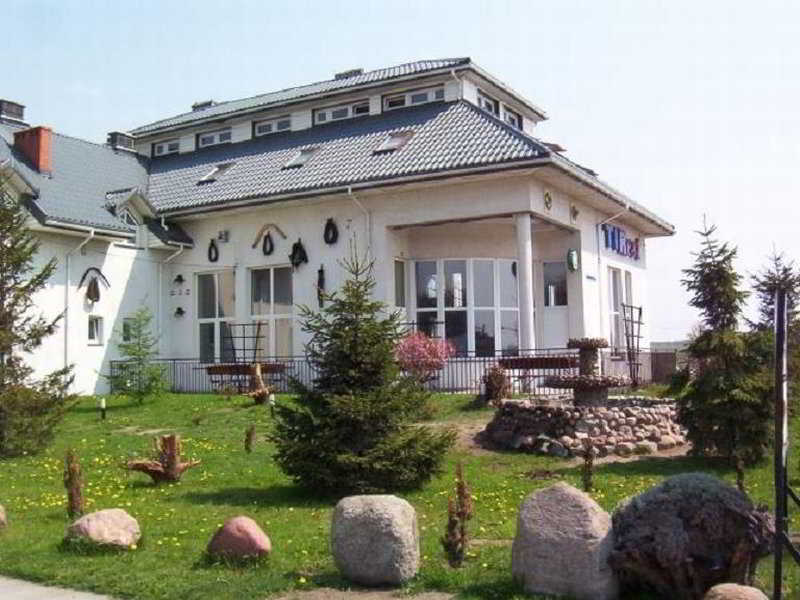 Hotel Tirest Grebiszew Exterior foto